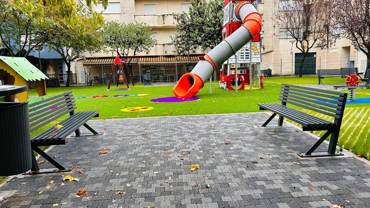 Juegos del parque con la temática de los bomberos en Moraleja.