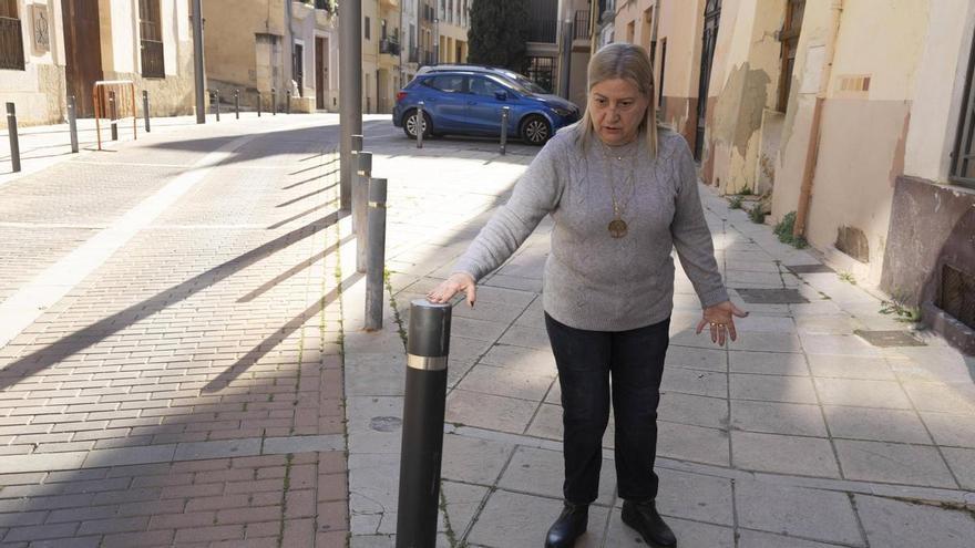 La calle se hunde frente al convento de Sant Domènec de Xàtiva: "Tengo miedo de que haya otro reventón y mi casa no aguante"