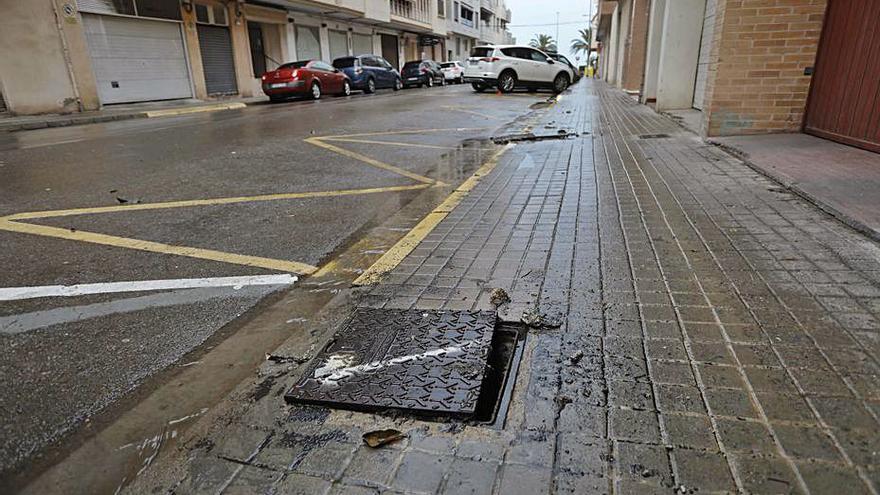 Las lluvias torrenciales destapan en pleno verano viejas deficiencias  | DANIEL TORTAJADA  