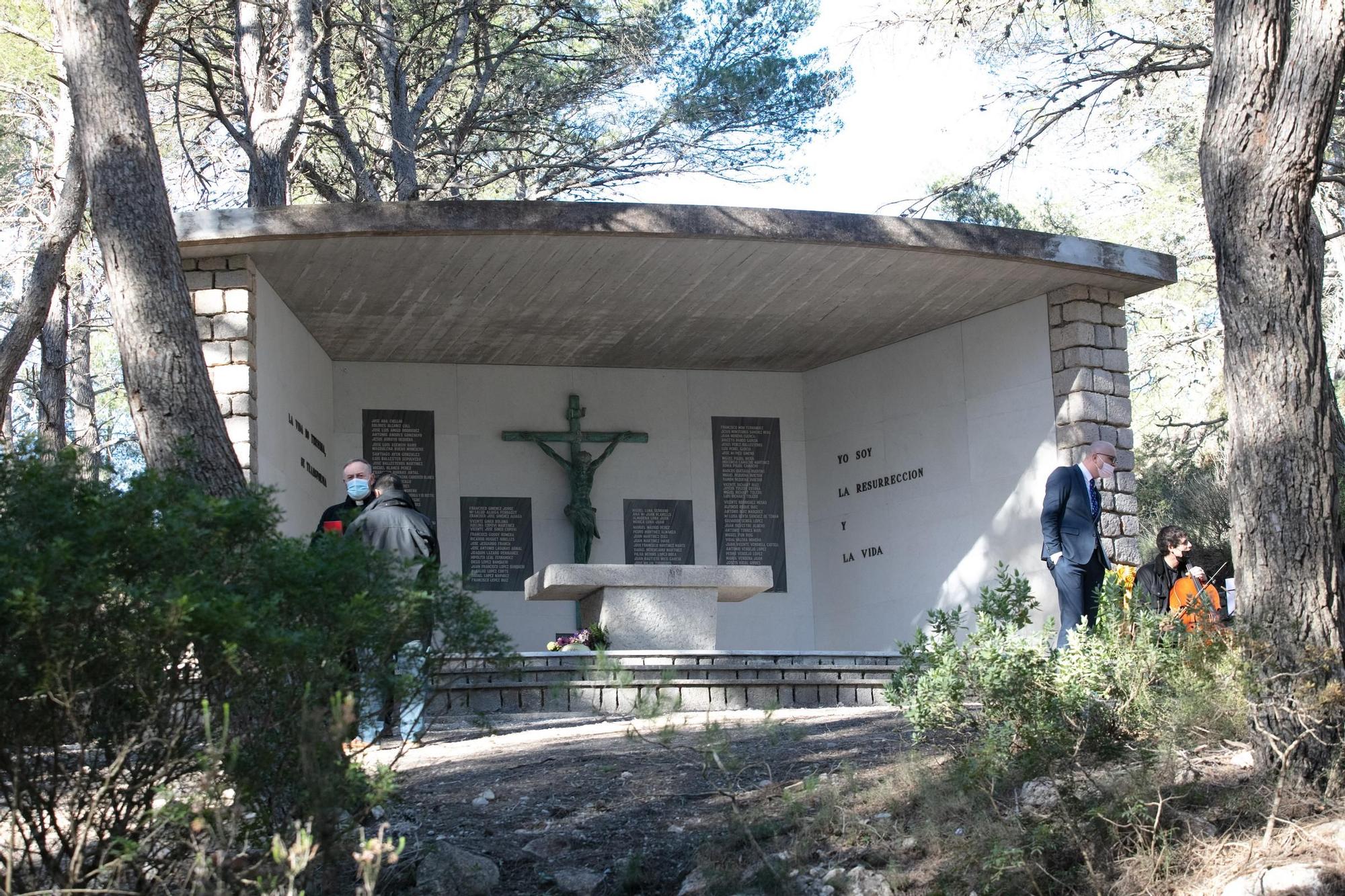 Homenaje a las víctimas del accidente aéreo de ses Roques Altes