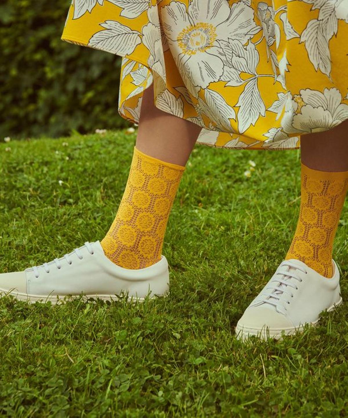 Calcetines de encaje en color amarillo, de Falke