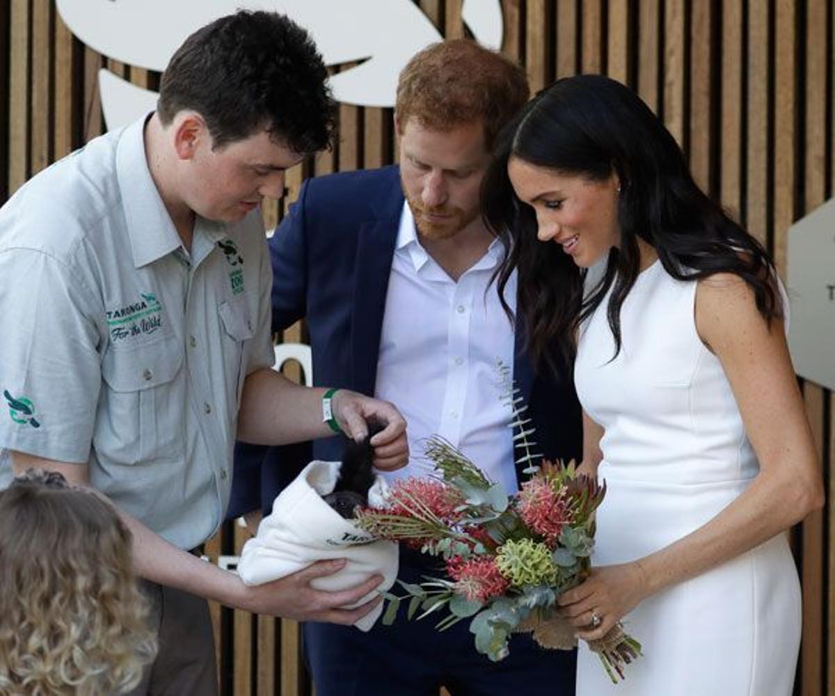 Meghan Markle luce embarazo por primer vez en su viaje a Australia