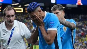 Ronald Araujo, muy afectado tras lesionarse contra Brasil
