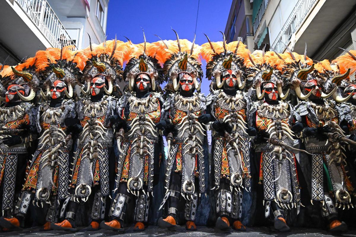 Las comparsas mantienen viva la tradición festera de Novelda.