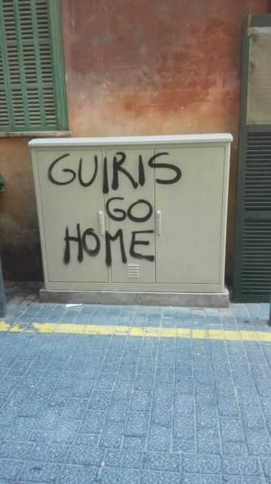 Graffiti gegen Touristen in Palma.