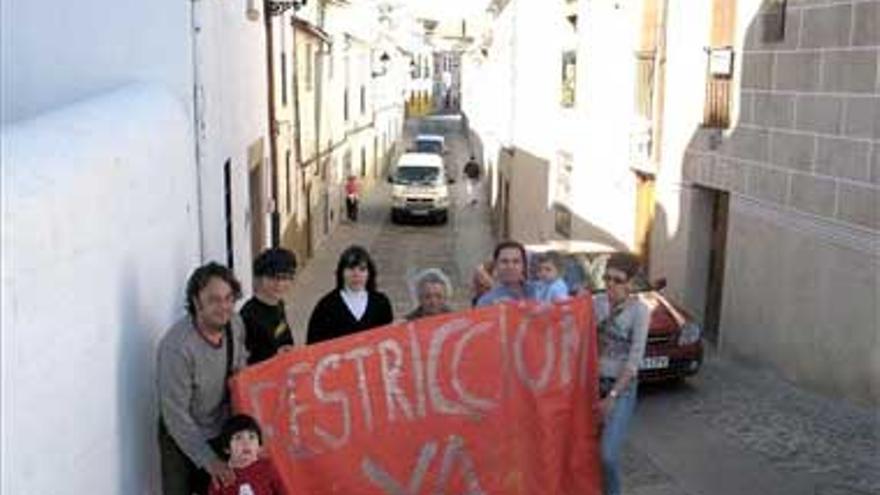 Los vecinos anuncian protestas si no se cierran Caleros y Tenerías