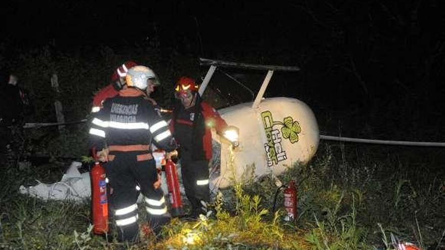 Tres heridos tras precipitarse un helicóptero privado que sobrevolaba la ría de Arousa