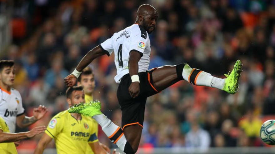 Mangala fue titular en Mestalla en el triunfo contra el Villarreal