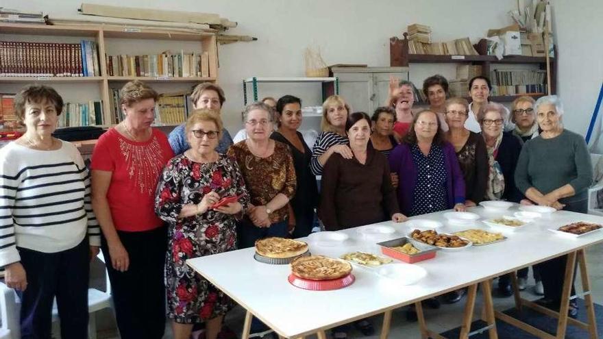 Una veintena de personas participa en Pozoantiguo en un curso de cocina