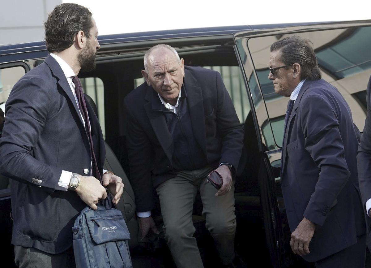 L’ex DAO nega l’agressió sexual i carrega contra la víctima davant el jutge