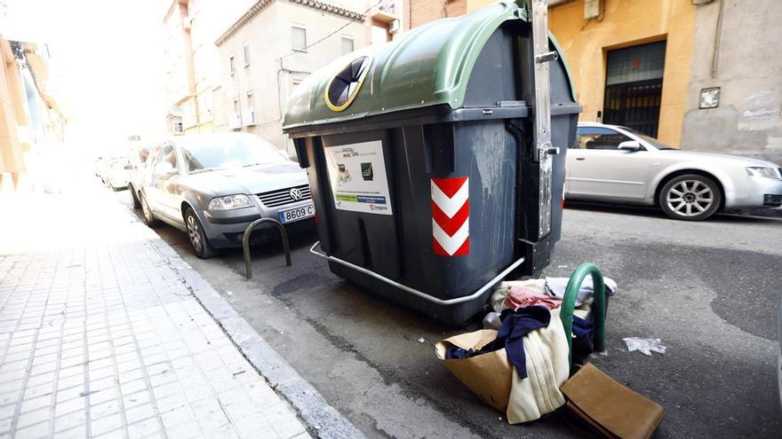 La Policía ya ha puesto 36 denuncias por dejar la basura fuera de los contenedores en Zaragoza