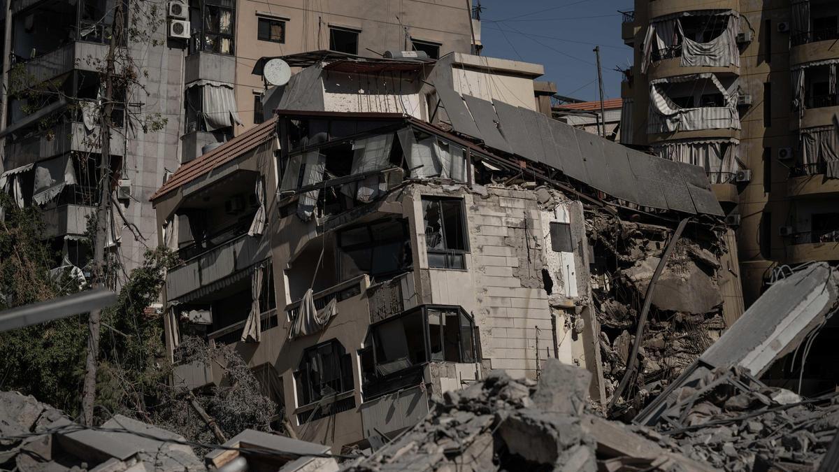 BOMBARDEO BEIRUT | Edificios destruidos en los suburbios al sur de Beirut por un ataque israelí
