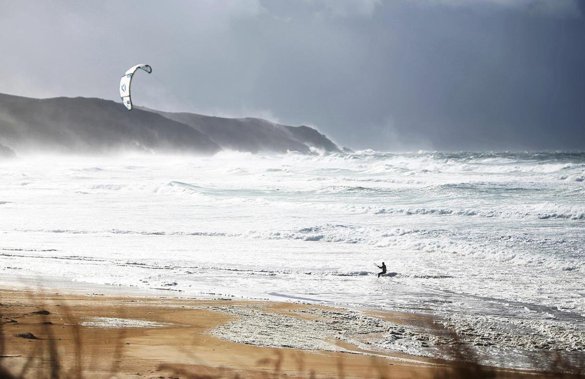 En el litoral de A Coruña, las olas pueden alcanzar los 7 metros de altura. En la imagen, ferrol