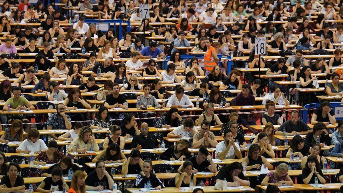 Un examen de oposición en el recinto ferial de Silleda, en Pontevedra