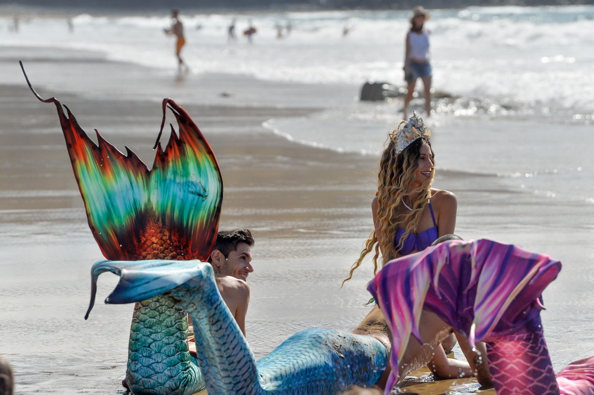 Actividades en la playa de Las Canteras de la primera escuela de sirenas y tritones de Gran Canaria (8/05/2021)