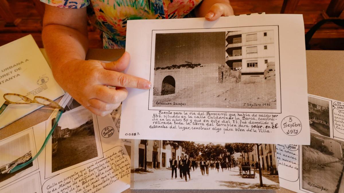 Antiguo terraplén y puente del nonato ferrocarril Alcoy-Alicante, barrera física entre la casa de muchos oriundos de Tomelloso y el centro histórico de Ibi, en una imagen de 1971.