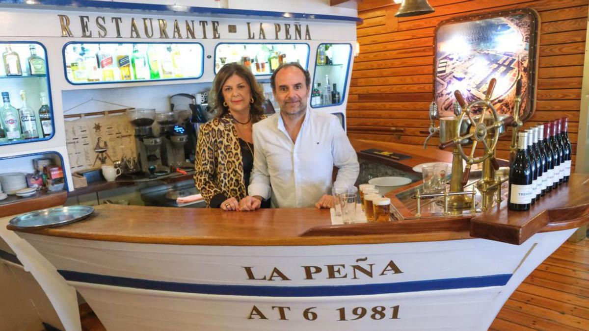 Los hermanos Nuria y Germán Baeza, responsables de La Peña.