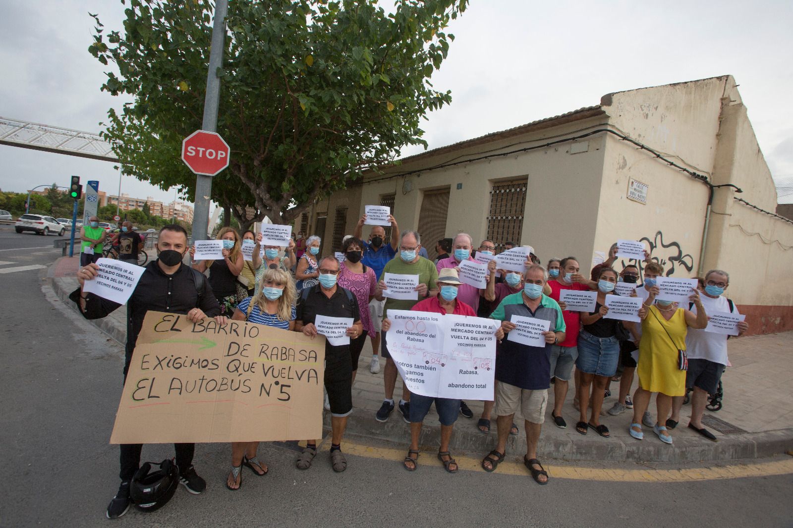 Vecinos de Rabasa protestan para que vuelva la linea 5 del autobus