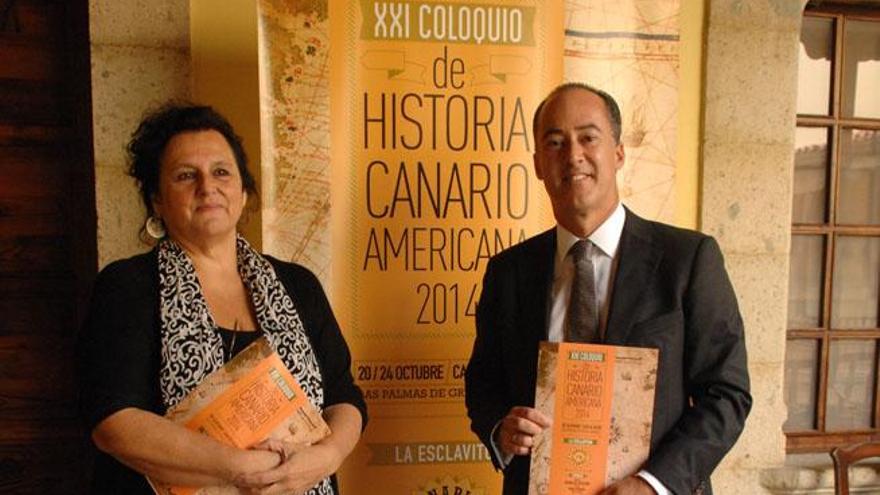 Elena Acosta y Larry Álvarez, ayer, en la Casa de Colón.