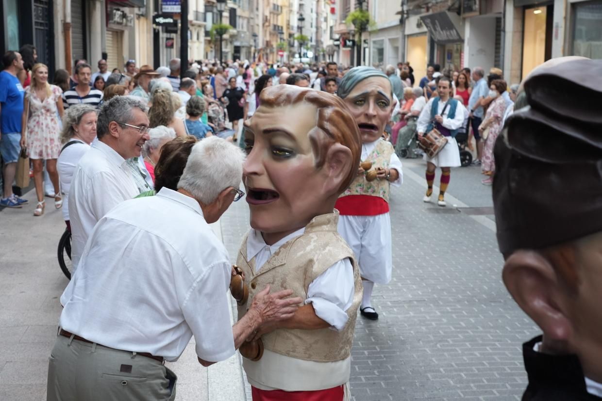 Castelló recibe con honores al Santísimo en la procesión del Corpus Christi