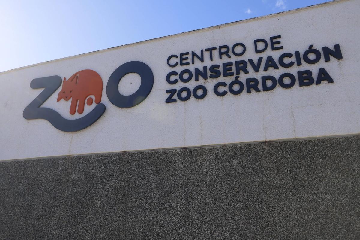 A.J.González Córdoba Fachada puerta del zoo zoológico