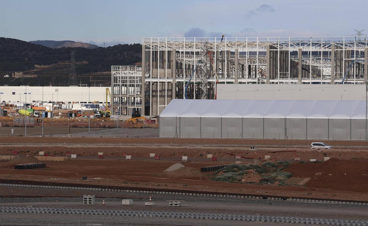 Obras en la planta de la gigafactoría de Volkswagen en Sagunt.