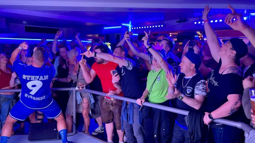 Stefan Stürmer beim Auftritt in der Stürmer-Arena am Ballermann.