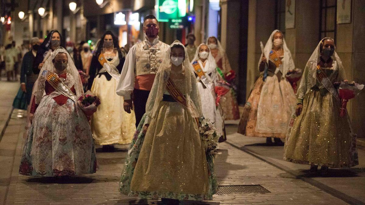 Llegada de la Fallera Mayor Infantil 2021 a la plaza de la Virgen en la Ofrenda