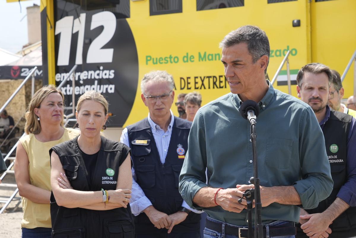 Pedro Sánchez, este martes en Jarilla (Cáceres) junto a la presidenta de Extremadura, María Guardiola.