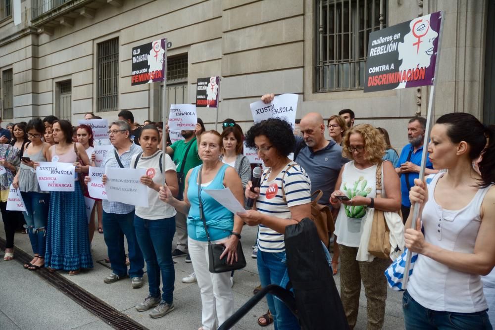 Concentración en Pontevedra contra la libertad provisional para "La Manada"