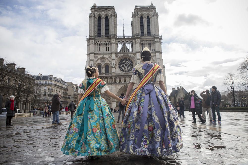 Las falleras mayores de 2016 en Notre Dame con motivo del Extra de Fallas de Levante-EMV