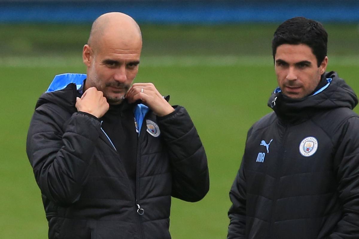Manchester City's Spanish manager Pep Guardiola (L) and assistant Mikel Arteta (R) attend a team training session at City Football Academy in Manchester, north west England on September 30, 2019, the eve of their UEFA Champions League football Group C match against Dinamo Zagreb. (Photo by Lindsey Parnaby / AFP). HORIZONTAL