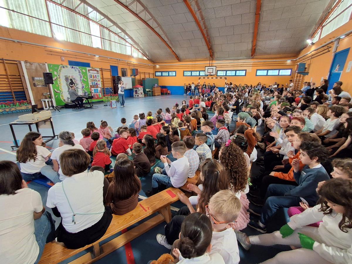 El festival "SolidArte" del colegio Virgen del Fresno de Grado, en imágenes