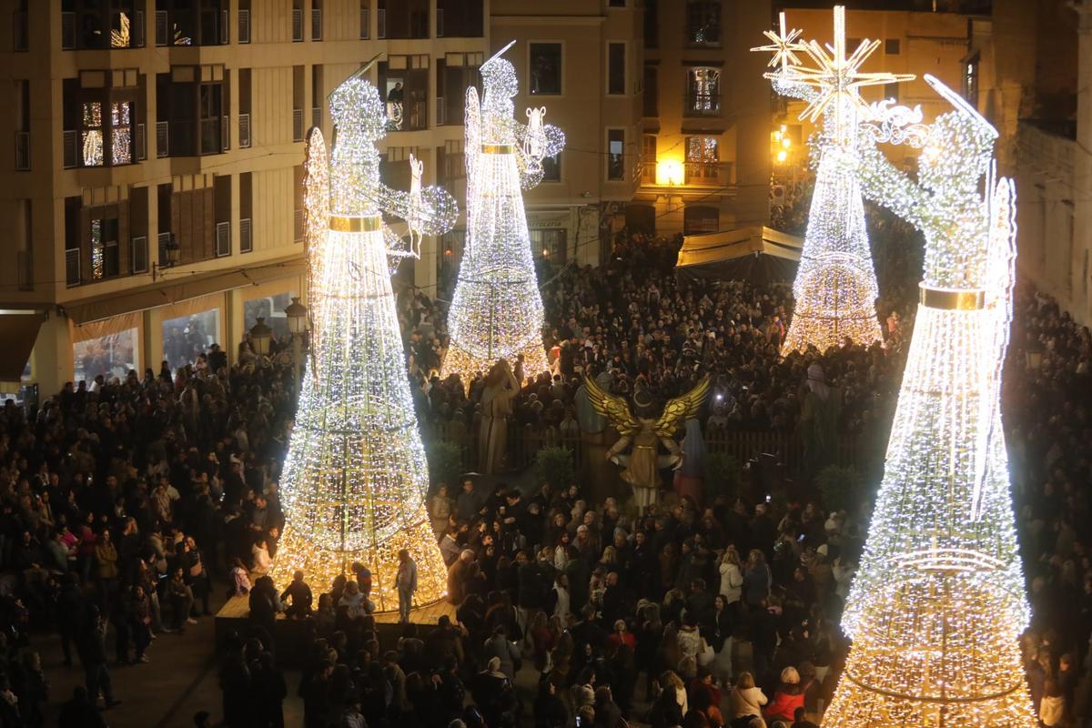 Los ángeles gigantes de la plaza del Congreso Eucarístico