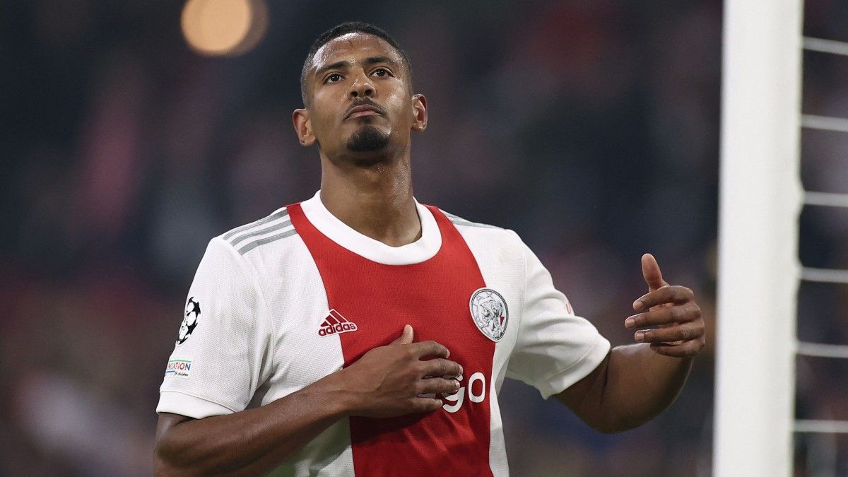 Sébastien Haller durante un partido de Champions League con el Ajax de Ámsterdam