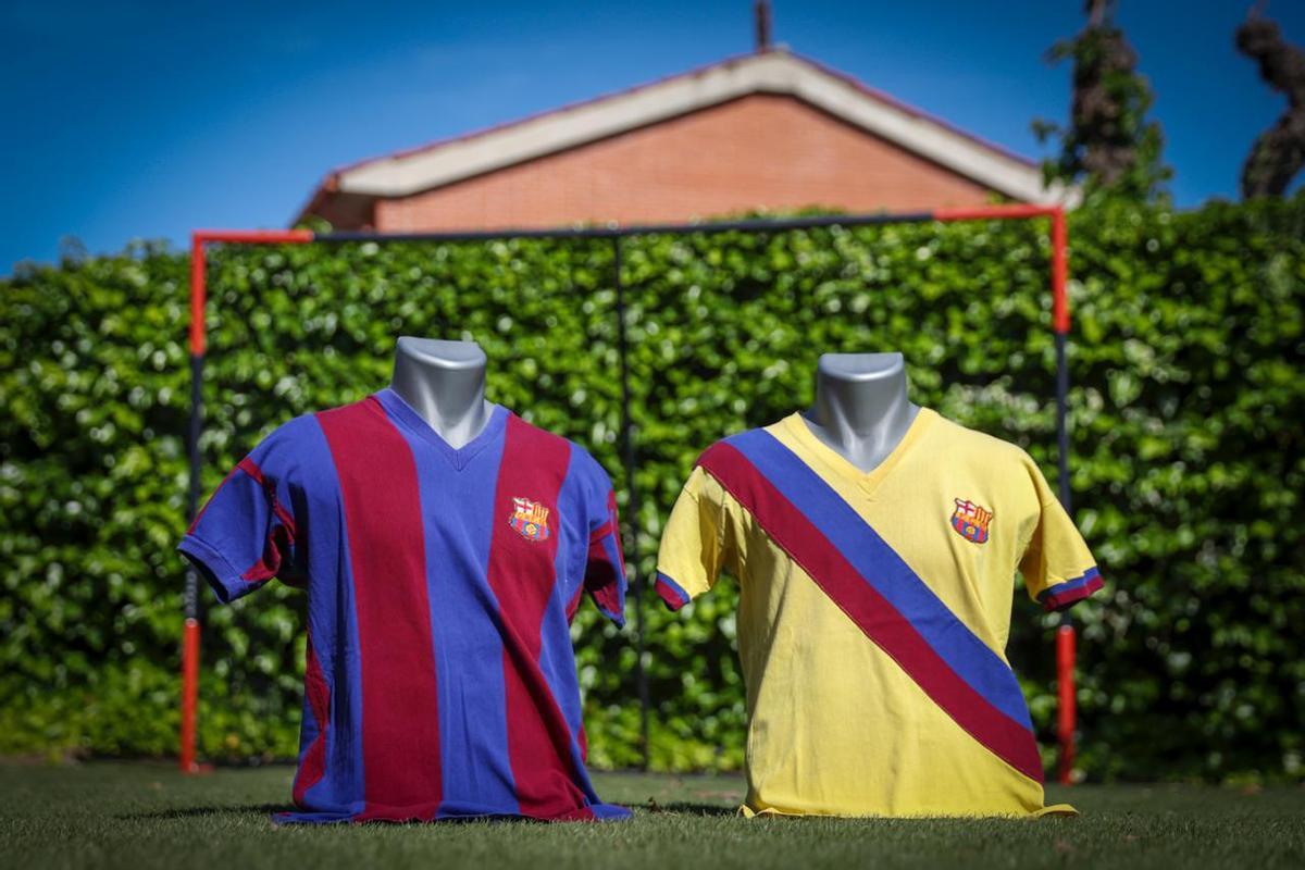 Jordi Castells, coleccionista de camisetas del Barça, atiende a SPORT