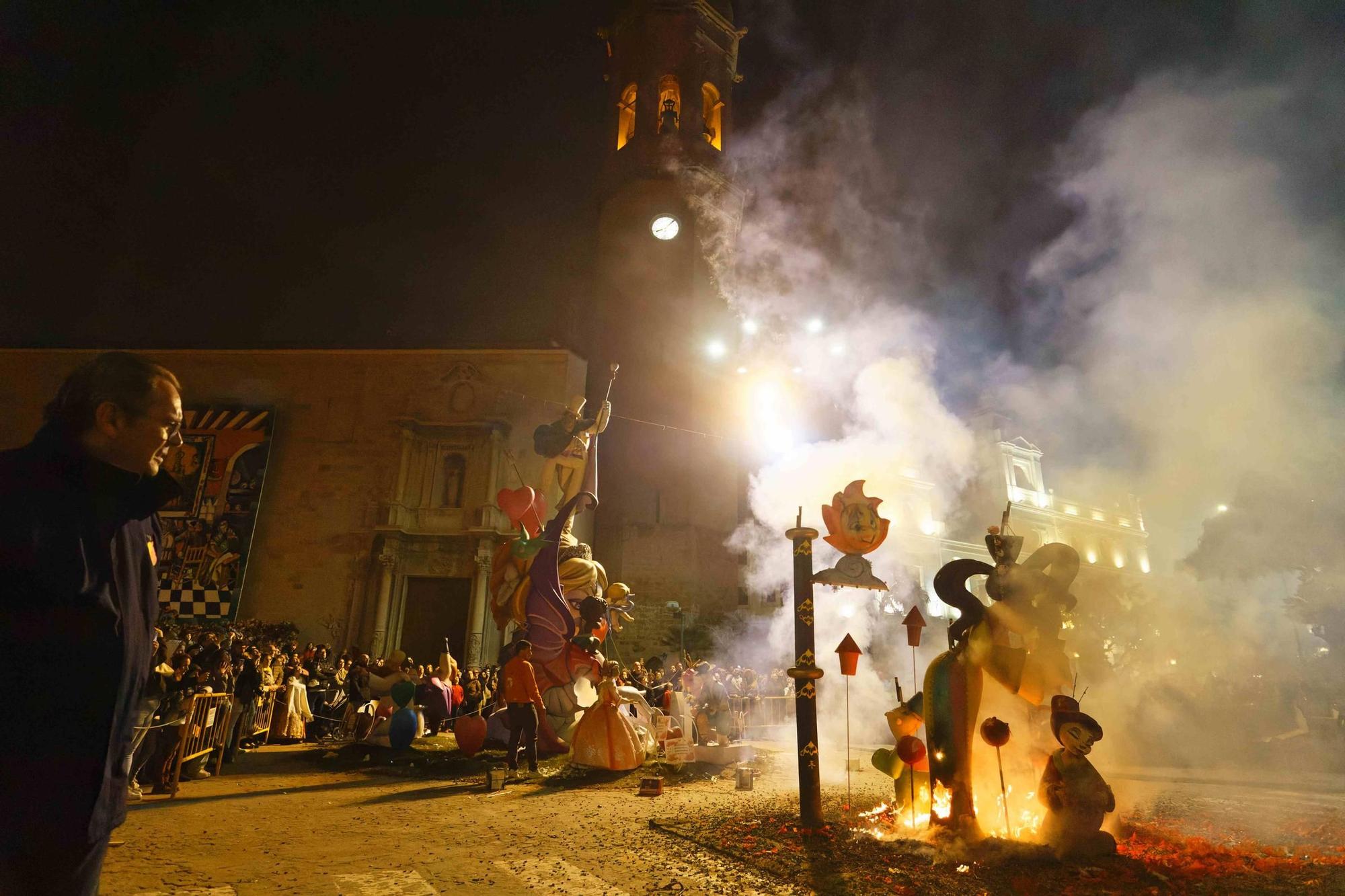 Galería de fotos de la 'cremà' de las Fallas de Burriana 2024