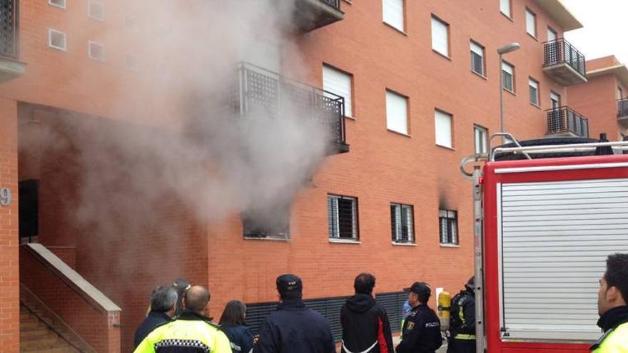 El fuego calcina una vivienda en Almendralejo