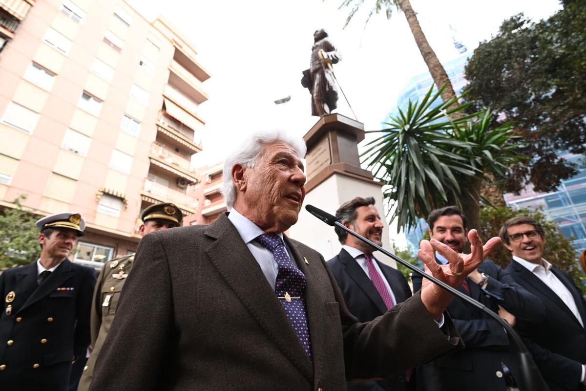 Así es la recién inaugurada escultura en Elche en honor a Jorge Juan