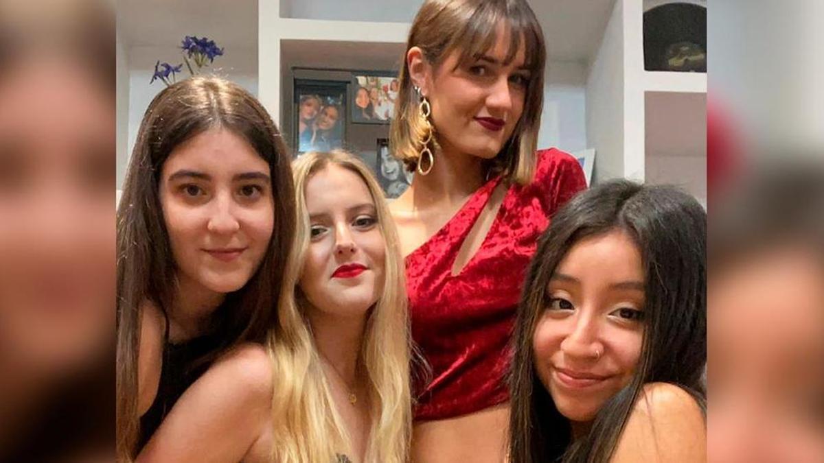Por la izquierda, Cristina Martínez, Claudia González, Alba Ordiz y Valeria Torres, en una imagen facilitada por las jóvenes con permiso de la familia de la chica que avisó de que había sufrido bullying.