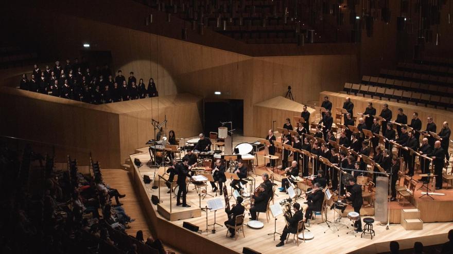 La OCAZEnigma junto con el barítono polaco Maciej Nerkowski y el Ensemble Vocal Teselas, sumarán fuerzas con el coro infantil extremeño Coro Amadeus-IN, en un concierto que cuenta con la colaboración del Gobierno de Aragón.