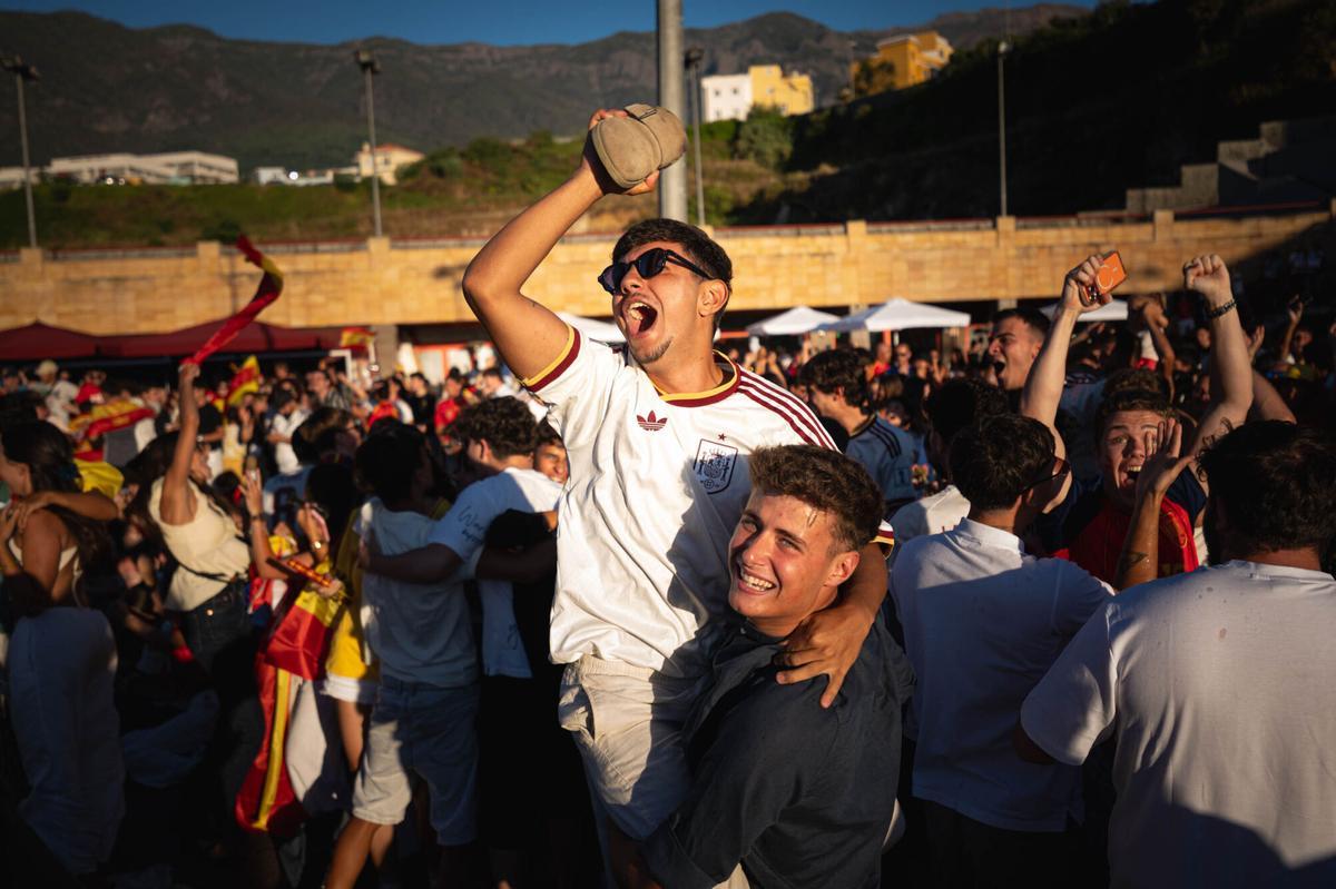 Ambiente de la afición tinerfeña en el Francia - España