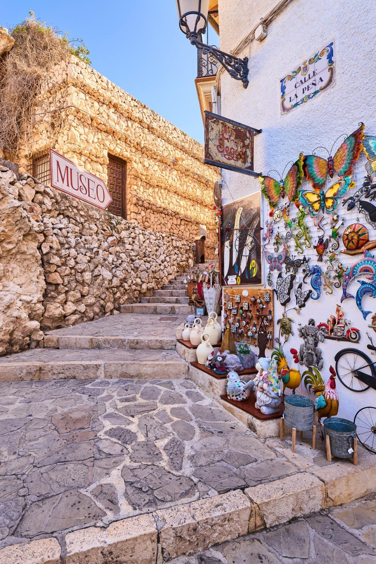 Las calles repletas de museos de Guadalest