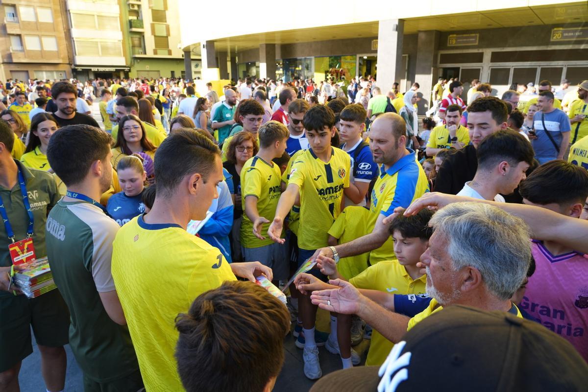 Galería: El homenaje a Marcelino protagonista de la previa del Villarreal-Atlético de Madrid