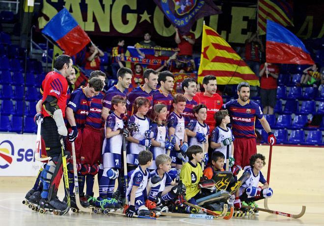 El FC Barcelona Lassa recibe el título de la OK Liga