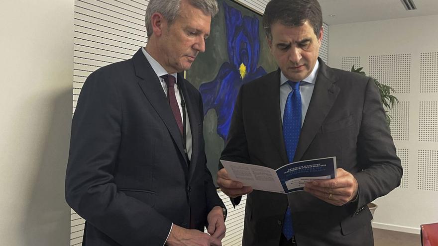 Rueda, ayer con el vicepresidente de la CE responsable de Cohesión, Raffaele Fitto. | Sara Morato
