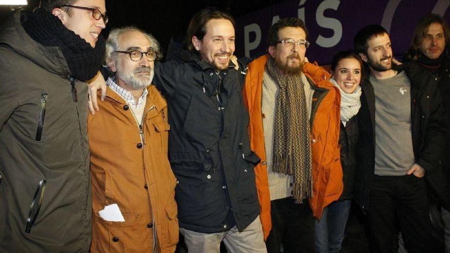 Pablo Iglesias junto a su padre Javier, Braulio Llamero e Íñigo Errejón