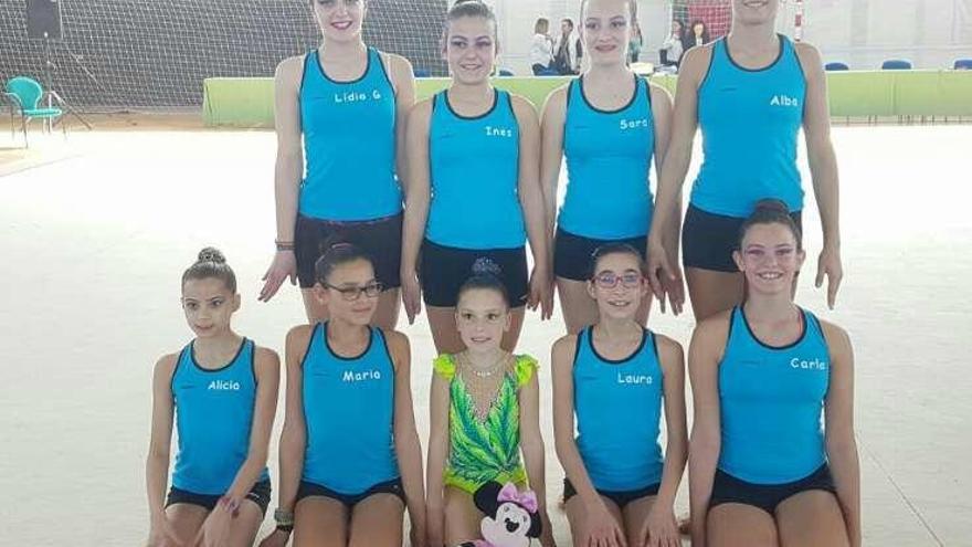 Las nueve gimnastas que acudieron a Cigales.