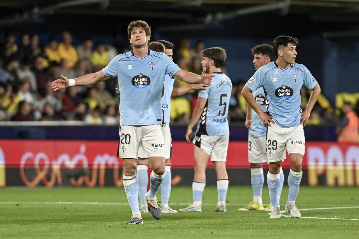 Marcos Alonso se lamenta tras el segundo tanto del Villarreal