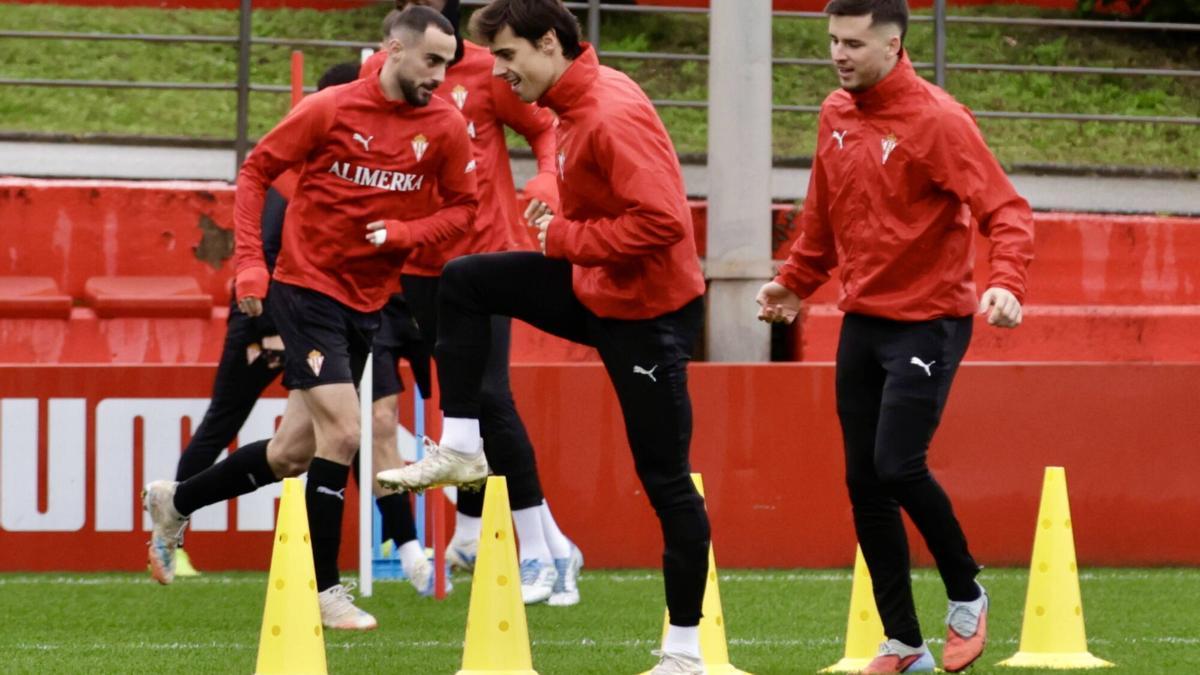 Un momento del entrenamiento del Sporting.
